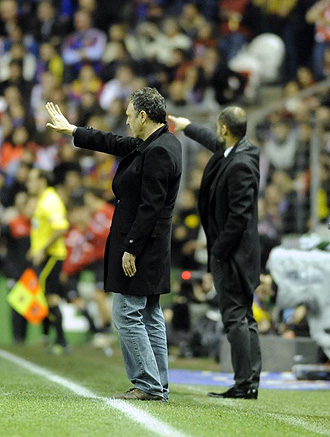 Caparrós y Guardiola dan instrucciones en uno de sus últimos enfrentamientos.