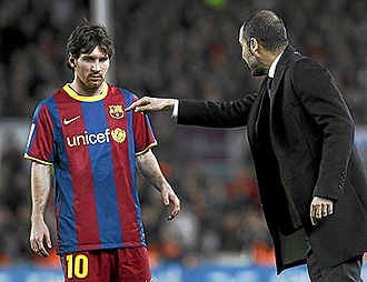 Guardiola habla con Messi en el ltimo partido con el Zaragoza.