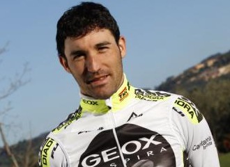 David De la Fuente, posando con el maillot del Geox.