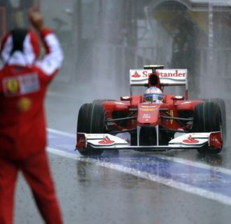 Fernando Alonso, bajo la lluvia en Spa