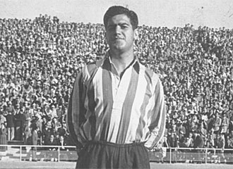 Adri�n Escudero posa antes de disputar un partido con el Atl�tico de Madrid en la temporada 1949-1950.