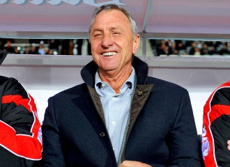 Cruyff en un partido como seleccionador de Catalua contra Honduras.