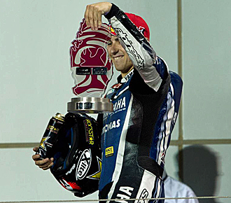 Jorge Lorenzo celebra su segundo puesto en Qatar.