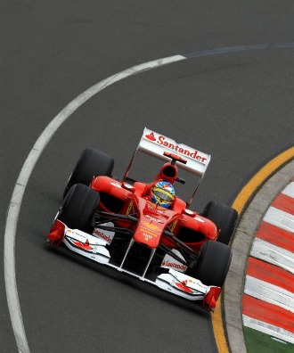 Fernando Alonso, a los mandos de su Ferrari en Albert Park