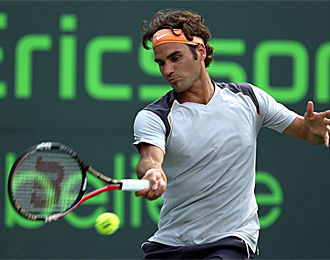 Federer devuelve un golpe en su partido contra Mnaco