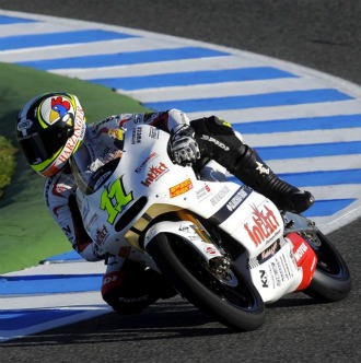 Sandro Cortese, en accin sobre su montura en Jerez
