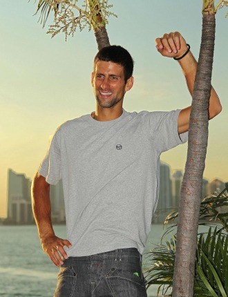 Novak Djokovic posa en Miami tras la conquista del torneo.