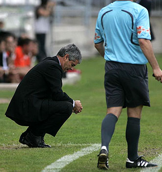 David Amaral ser el cuarto entrenador del Tenerife esta temporada y tiene la difcil misin de salvar del segundo descenso consecutivo a un equipo que es penltimo y est a siete puntos de la salvacin