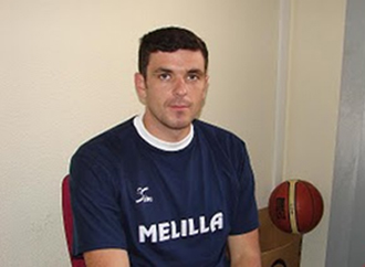 Javier Mu�oz, en su etapa de t�cnico del Melilla