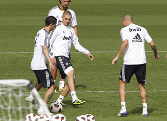 Benzema, Pepe y Di Maria durante un entrenamiento del Real Madrid