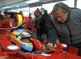 Montezemolo con Alonso durante una sesin de pruebas