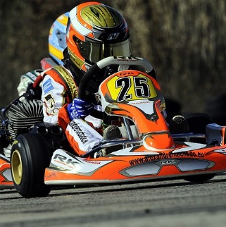 Alex Machado (Nmero 25), pilotando un chasis RK (Robert Kubica) del equipo AV Racers, de Adrin Valls