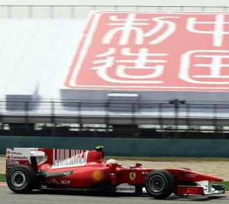 Fernando Alonso, a los mandos de su Ferrari en Shanghai el ao pasado