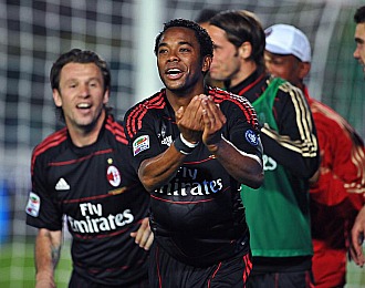 Robinho, celebrando el gol ante el Brescia.
