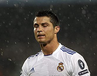 Cristiano Ronaldo, contrariado en el Camp Nou.
