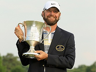 Glover, con el trofeo conquistado en el circuito PGA