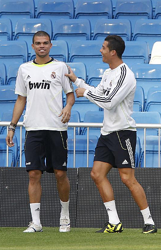 Cristiano, Pepe y Kak, durante el entrenamiento previo.