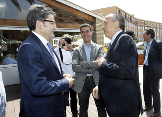 Francisco Roig con el director del Marca Oscar Campillo en la fiesta del dcimo aniversario de Radio Marca Valencia