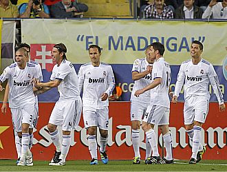 Los jugadores del Madrid celebran un gol en El Madrigal