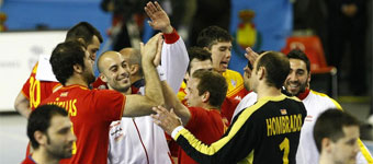 Espaa celebra la victoria ante Serbia