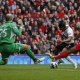 El Manchester United remonta en Anfield con un gol de penalti