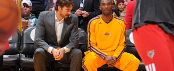 Pau y Kobe en el banquillo