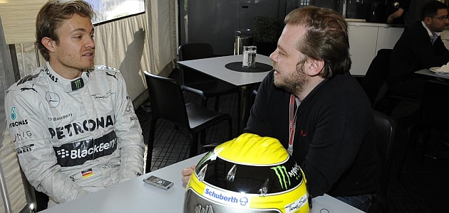 Rosberg, siendo entrevistado por el redactor de MARCA / RV RACING PRESS