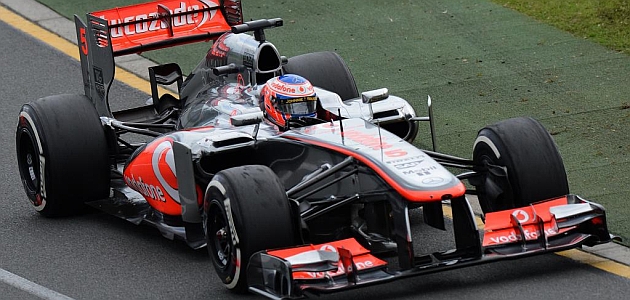 McLaren entra en un tnel