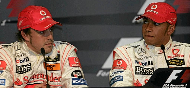 Alonso y Hamilton, en Japn 2007 cuando eran compaeros en McLaren / RV RACING PRESS