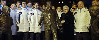 Budapest descubre la primera estatua de cuerpo entero de Puskas