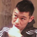 Jeremy Lin abre una puerta a su intimidad, vive con l un da de partido
