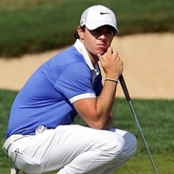 Rory McIlroy se acerca a Tiger Woods