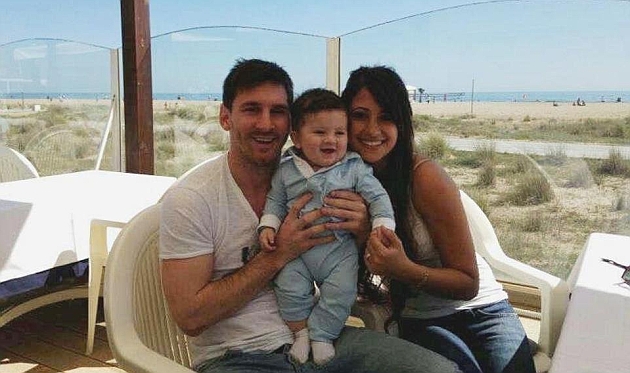Messi presenta en sociedad a su hijo