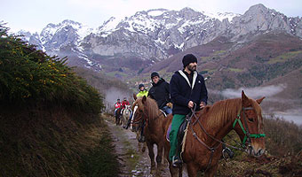 Ruta a caballo o en bici por Los Picos de Europa desde 95 euros