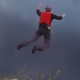 El paracaidista que sorte la muerte durante 300 metros