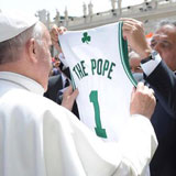 El Papa Francisco 'ficha' por los Boston Celtics