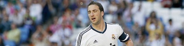 Higuaín draws level with Juanito as Real cruises past 100 goals for the season