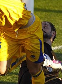 Laguardia anota el primero de los cuatro goles que Dani Mallo recibi en Alcorcn