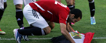 Egipto pone pie y medio en el Mundial y Camern se complica