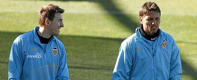 Vicente Guaita y Diego Alves, durante un entrenamiento de la temporada 2012-2013 / Jos Antonio Sanz (MARCA)