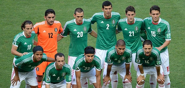 Los jugadores de México posan antes de un partido de la Confederaciones / AFP