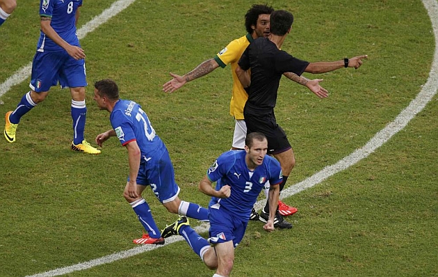 El árbitro del Brasil-Italia reconoce que
se equivocó en el gol de Chiellini