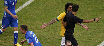 El rbitro del Brasil-Italia reconoce que
se equivoc en el gol de Chiellini