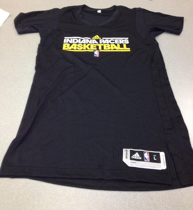 Los Indiana Pacers se apuntan a la moda de las camisetas con mangas