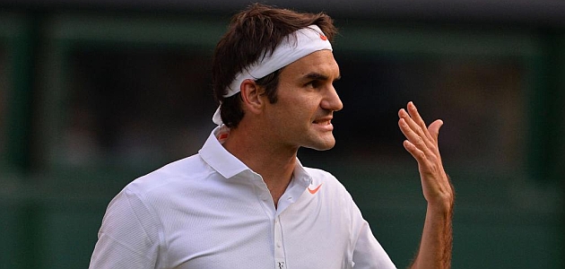 Federer cambia a una raqueta ms grande