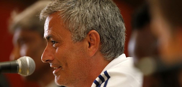Mourinho, en una rueda de prensa con el Chelsea / REUTERS