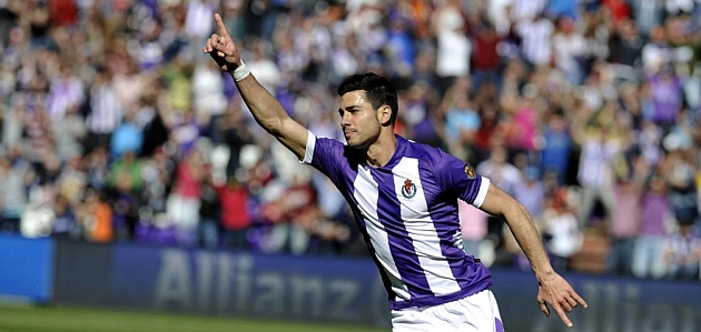 Javi Guerra celebra un gol con el Valladolid la temporada pasada / CSAR MINGUELA (MARCA)