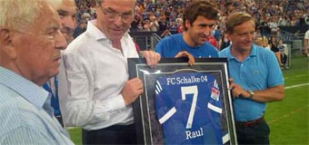 Homenaje del Schalke a Ral