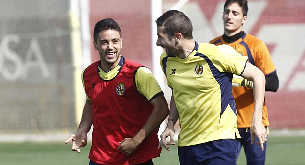 Jaume Costa, junto a Cani, en un entrenamiento del Villarreal / Carme Ripolles (Marca)