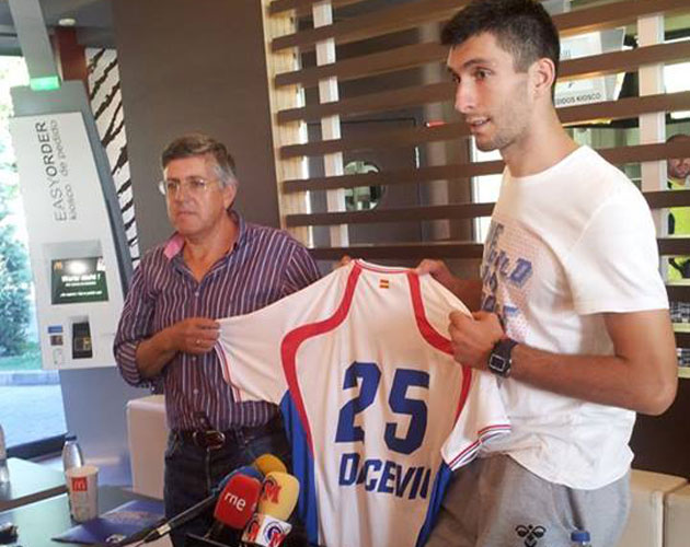 El Ademar ficha al lateral serbio
Dacevic para esta temporada